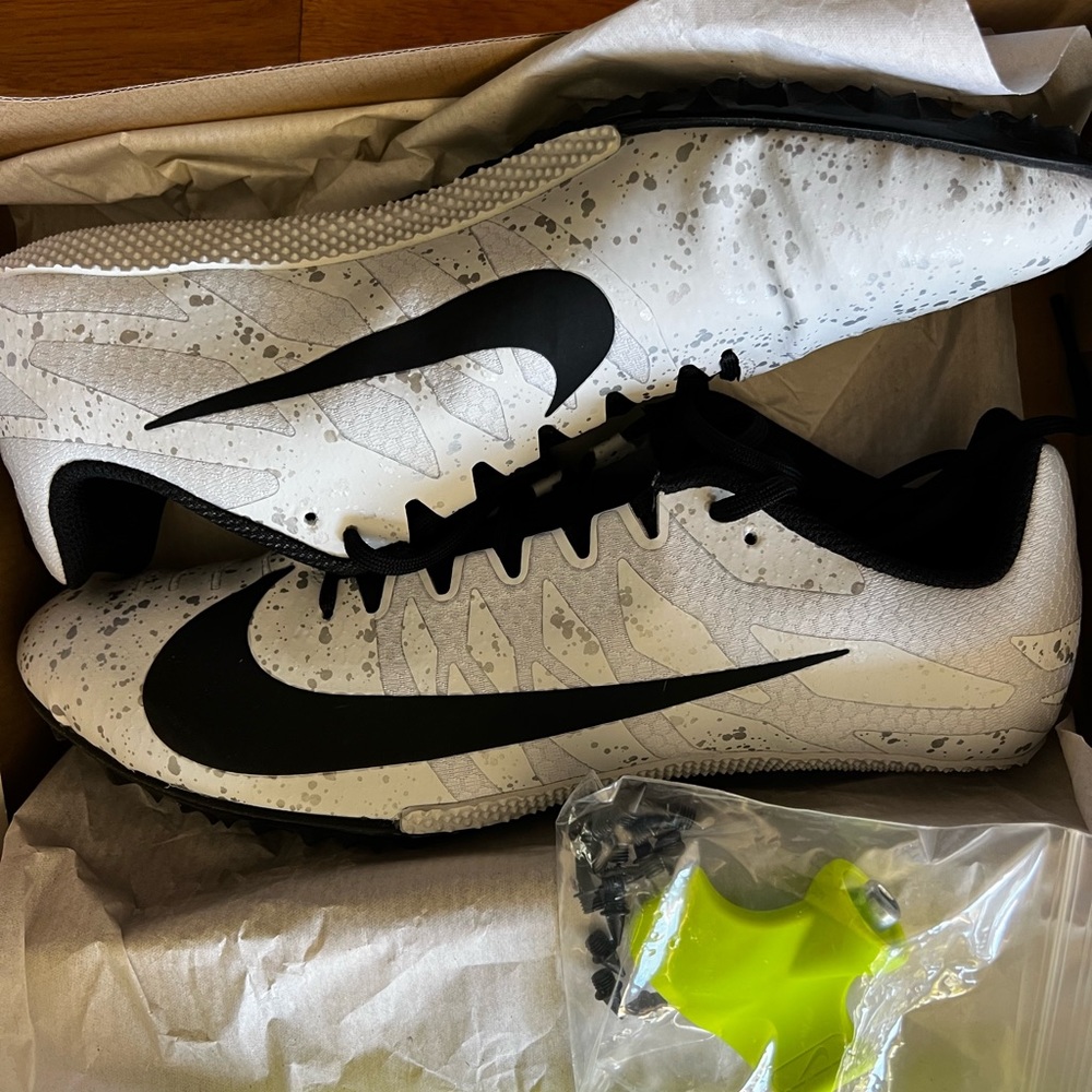 Great condition, worn once. Nike zoom rival